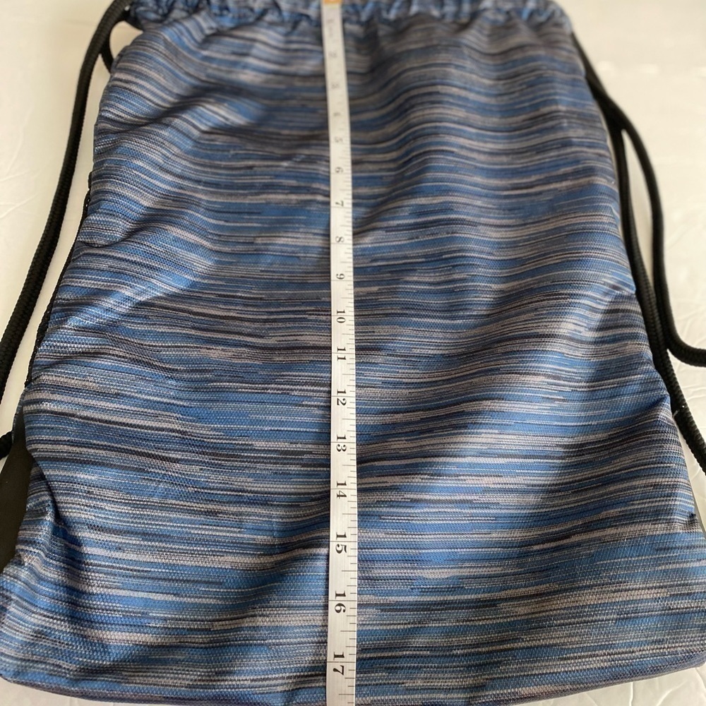 Adidas drawstring bag - Picture 3 of 14